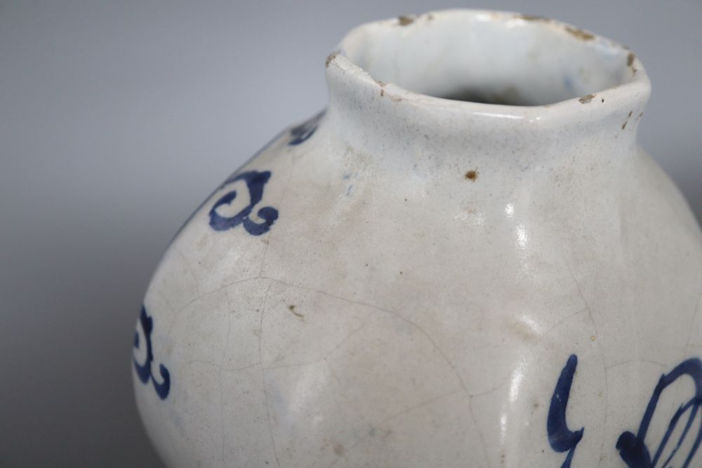 A Chinese blue and white vase and a Delft vase, height 21cm